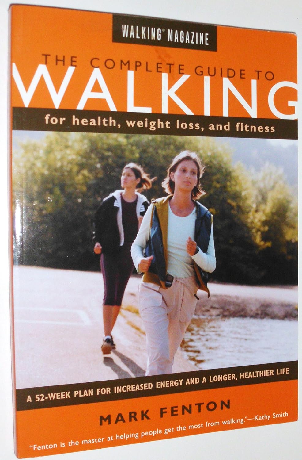 The complete guide to walking for health The Complete Guide to Walking for Health, Fitness and Weight Loss: A 52-week Plan to Increased Energy, Reduced Stress, Improved Mood, Permanent Weight Loss, a Longer, Healthier Life Édition en Anglais de Mark Fenton (Auteur) Format : Broché – Image 1